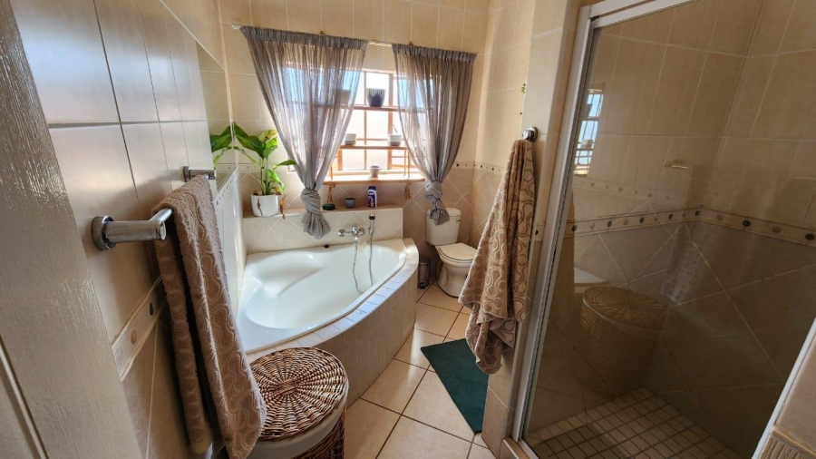 4 Bedroom Property for Sale in Rustenburg North West